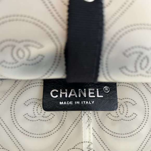 Rare Chanel Camelia Handbag Raincoat Printed PVC - Picture 8 of 9